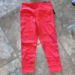 Victoria’s Secret sport Knockout Capri leggings